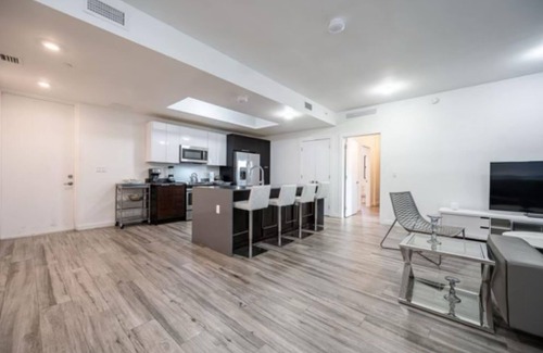 Coconut Grove Apartment | modern 2 bedroom in heart of coconut grove