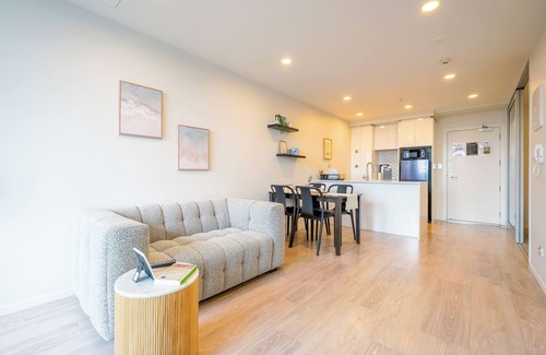 Auckland Central Business District Apartment | Modern 2-Bedroom in the City Centre with Pool