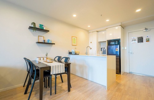 Auckland Central Business District Apartment | Modern 2-Bedroom in the City Centre with Pool