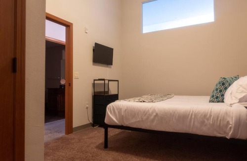 Fifth Ward Apartment | Modern 2 Bedroom Loft in Walker's Point
