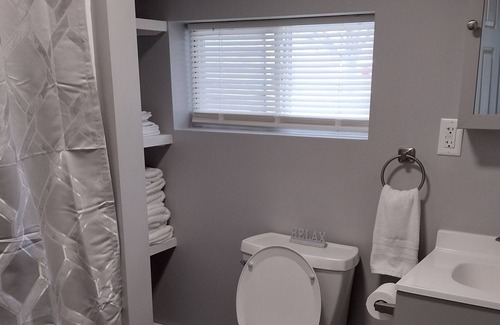 Bay City House | Modern 2 bedroom minutes from State Park, dining and shopping