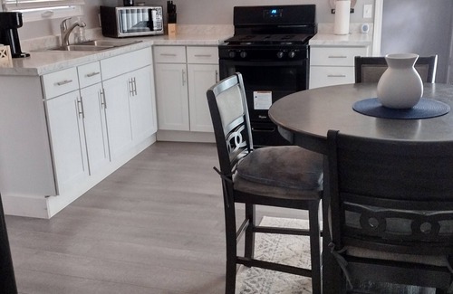 Bay City House | Modern 2 bedroom minutes from State Park, dining and shopping