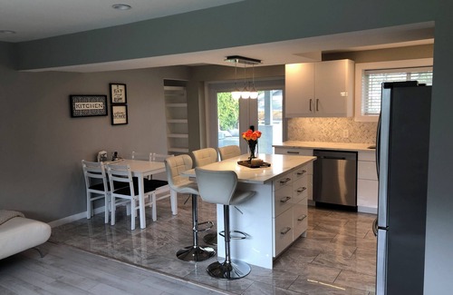 Central Okanagan House | Modern 2 bedroom one bath suite
