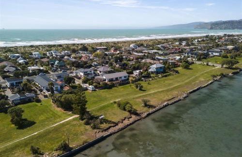 Christchurch House | Modern 2-Bedroom Oasis Just Steps from the Beach