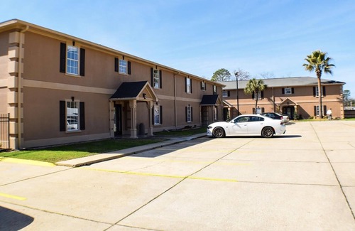 D'Iberville Apartment | Modern 2-Bedroom Villa with WiFi, Kitchen, Pool apartment in D'Iberville