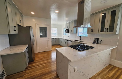 Oakland House | Modern 2 beds 1 bath house in a prime Bay Area location