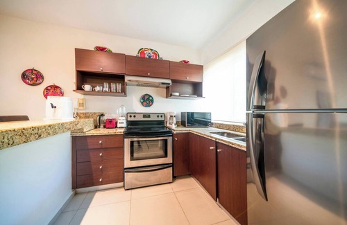 Gonzalo Guerrero Condo | Modern 2 BR Condo, Pool, BBQ & Gym - Sabbia Condos