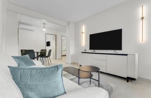 Cannes City Centre Apartment | Modern 2 chambres avec jardin Martinez , 5 minutes from palais of festivals