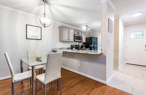 Walnut Creek House | Modern 2 ensuite townhome -starts at 2.8k/month