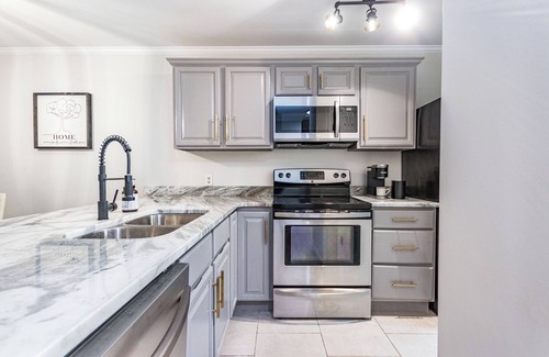 Walnut Creek House | Modern 2 ensuite townhome -starts at 2.8k/month