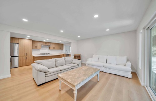 Thousand Oaks House | Modern 2-Story Home in Thousand Oaks, Near LA Hotspots