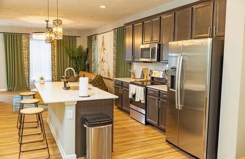 Indianapolis House | Modern 2-Story New Build. 4 mi to Downtown, 3 Mi to Speedway. 10 Mi to Airport