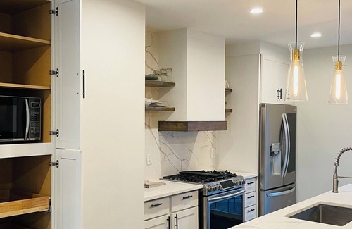 Southfield House | Modern 2bd 2.5bth townhome with comfy beds, chef kitchen & close to everywhere