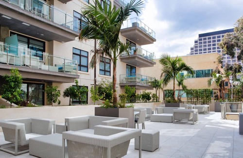 Downtown Apartment | Modern 2BD/2BA Apartment Minutes to Americana
