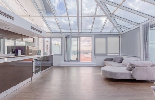 Docklands Apartment | Modern 2BD Waterfront Flat with Views of the O2