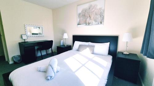 Stoke Gifford House | Modern 2Bed House, Free Parking, NR Parkway Station and UWE