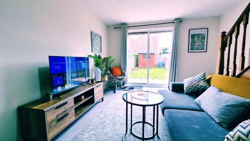 Stoke Gifford House | Modern 2Bed House, Free Parking, NR Parkway Station and UWE