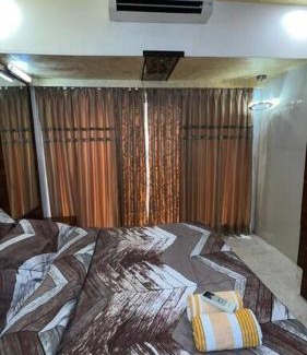 Lokhandwala Complex Apartment | Modern 2bhk in main Lokhandwala WITH WI FI