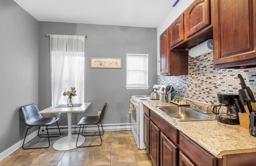 North Philadelphia East Apartment | Modern 2BR: 10 Mins to Metro