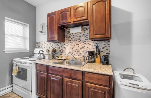 North Philadelphia East Apartment | Modern 2BR: 10 Mins to Metro