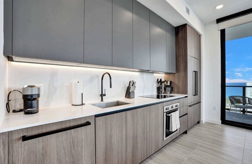 North Beach Condo | Modern 2BR/2 BA with Ocean Views | Prime Miami Beach Stay