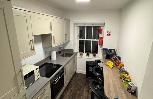 Cantelowes Apartment | Modern 2BR En-Suite Apt with Private Bathroom