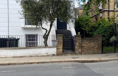 Cantelowes Apartment | Modern 2BR En-Suite Apt with Private Bathroom