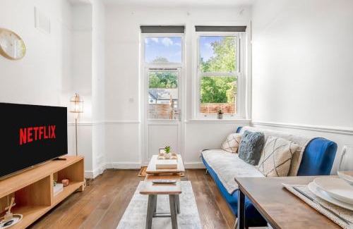 Croham Apartment | Modern 2BR Flat-Terrace-Free Parking-Rail Station