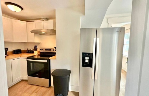 Benjamin Van Clark Park Apartment | Modern 2BR Gem Near Downtown Savannah