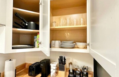Benjamin Van Clark Park Apartment | Modern 2BR Gem Near Downtown Savannah