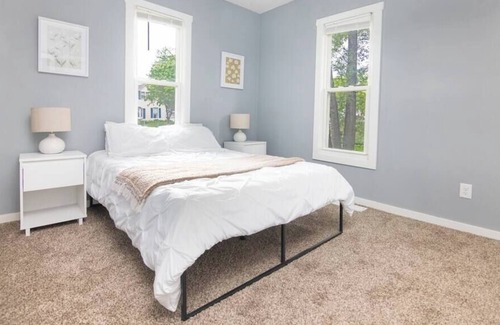 West Des Moines House | Modern 2BR Home w Free Parking in Valley Junction