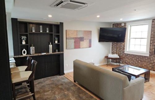Maryville Apartment | Modern 2BR in Great Location (202)