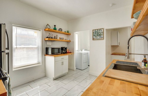 North Hyde Park Condo | Modern 2BR Kansas City Condo Near Downtown