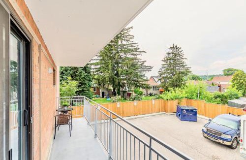 Hamilton Apartment | Modern 2BR - King Bed Apartment - PRIME Location