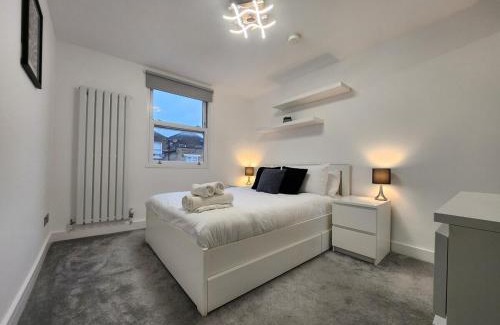 Queen's Park Apartment | Modern 2BR London Apt Near Tube