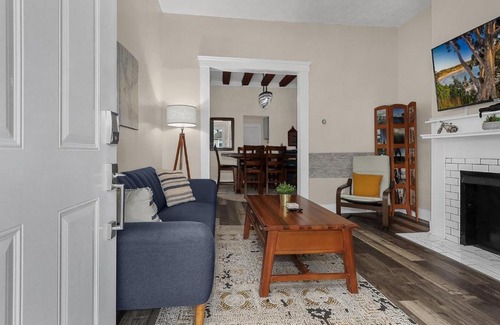 Franklin Park House | Modern 2BR near DT, 8min walk to Park&Conservatory