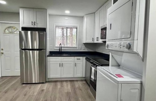 Atlanta Apartment | Modern 2BR Stylish Retreat A Upstairs