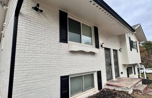 Atlanta Apartment | Modern 2BR Stylish Retreat A Upstairs