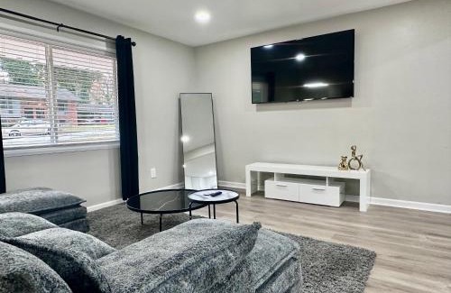 Atlanta Apartment | Modern 2BR Stylish Retreat Unit A Upstairs