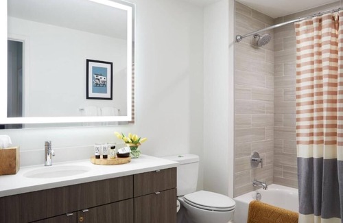 LoDo Hotel | Modern 2BR w/Full Kitchen | Outdoor Pool | BBQ Area | Coors Field – 0.7 miles