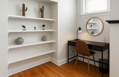 Boystown Apartment | Modern 2BR with Reliable Wi-Fi - Roscoe 30