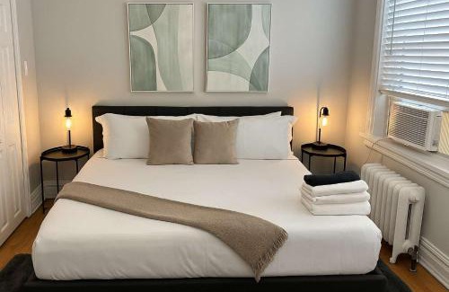 Boystown Apartment | Modern 2BR with Reliable Wi-Fi - Roscoe 30