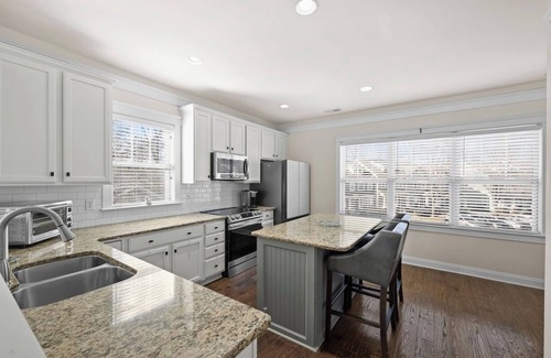 Wesley Heights House | Modern 3 Bed 3.5 Bath in uptown Charlotte in the heart of it all.