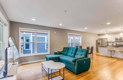 Lowry Hill East House | Modern 3 Bed 3 Bath Condo in Uptown