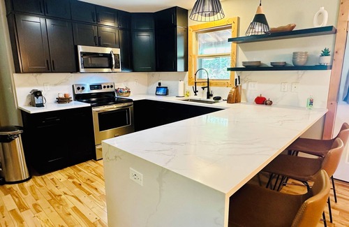 Blairsville Cabin | Modern 3 bed cabin - ping pong, fire pit, Mountain View - 4 miles to downtown