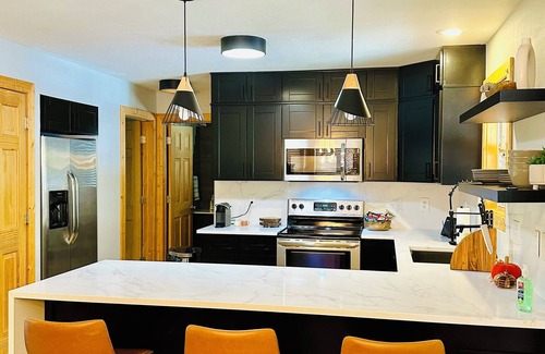 Blairsville Cabin | Modern 3 bed cabin - ping pong, fire pit, Mountain View - 4 miles to downtown
