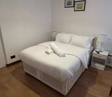 River House | Modern 3 Bed Free Parking 10 mins walk to station