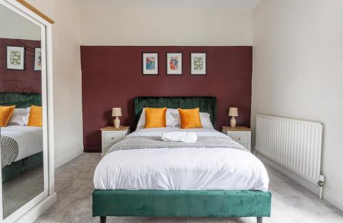 Darlington House | Modern 3-Bed Home for Groups Sleeps Up to 8