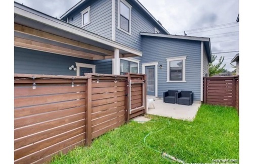 Eastside Promise Neighborhood House | Modern 3 bed home minutes from Downtown/Pearl!