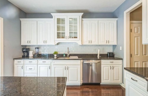 South Side House | Modern 3-Bed Home with Game Room